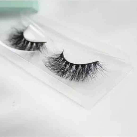 Simone Mink Lashes - Picture 3 of 8